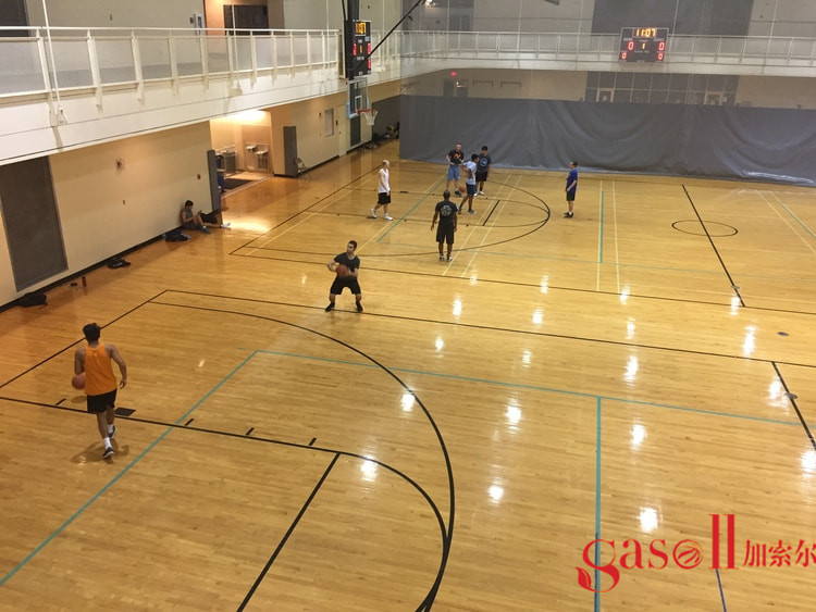 为什么运动木地板的铺设不能与龙骨分开?