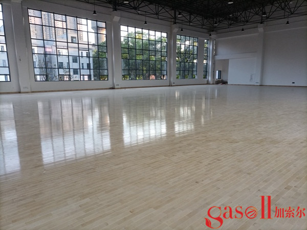 实木体育馆地板清洁方案3