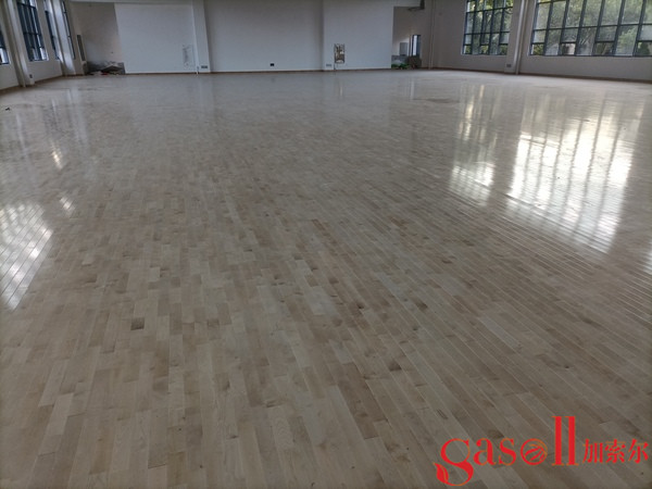 实木体育馆地板清洁方案1